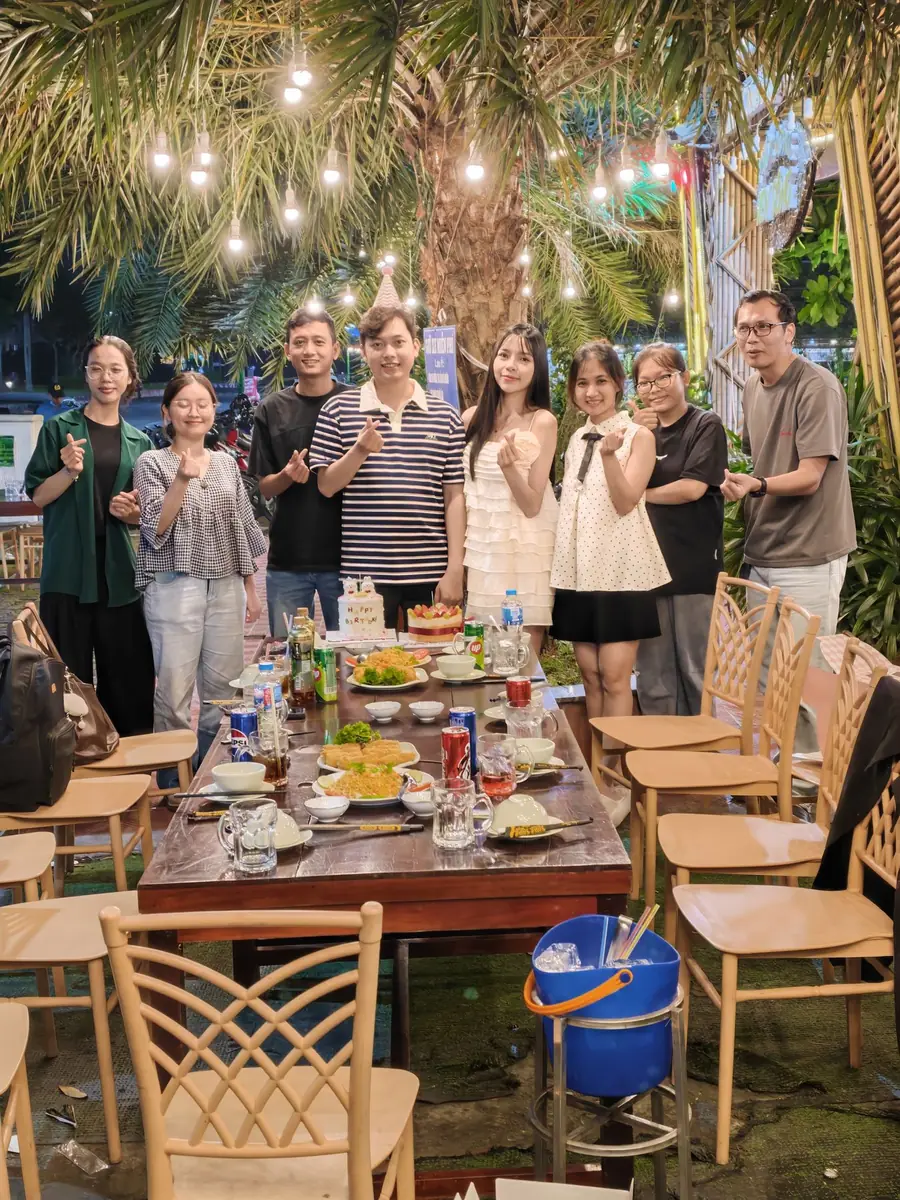 Tiệc sinh nhật buổi tối